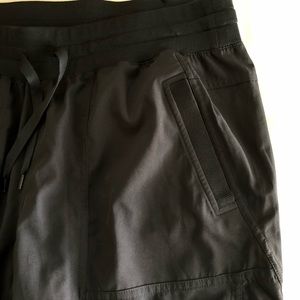 Lightweight crop pants